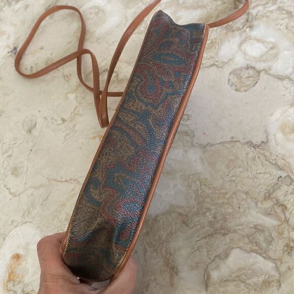 Contessa Da Vinci Paisley Print Faux Leather Crossbody & 2 Matching Clutches - Picture 5 of 15